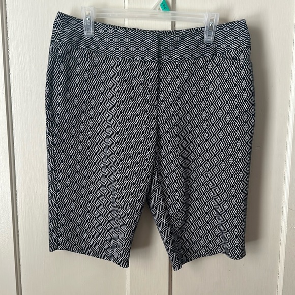 Worthington Black and White Shorts size 10 - Picture 1 of 3